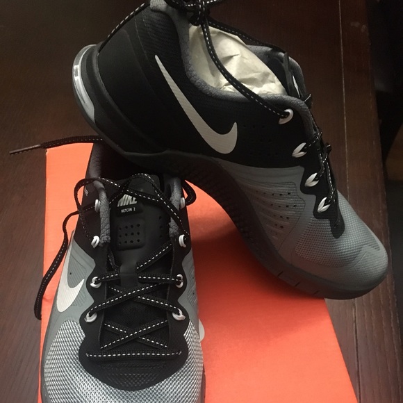 NEW WMNS Nike Metcon 2 Sneakers, 7.5 - Picture 6 of 8