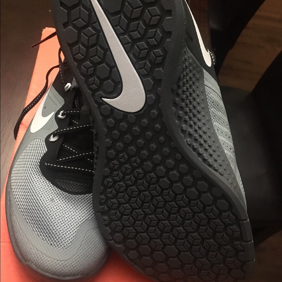 NEW WMNS Nike Metcon 2 Sneakers, 7.5 - Picture 8 of 8