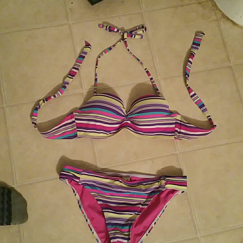 Push up bikini with removable straps