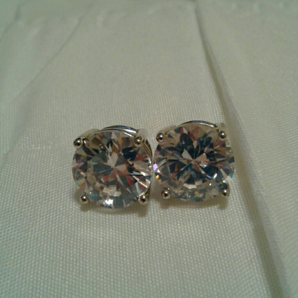 Earrings - Picture 2 of 4