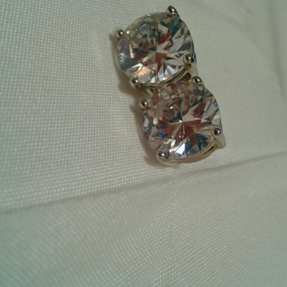 Earrings - Picture 3 of 4