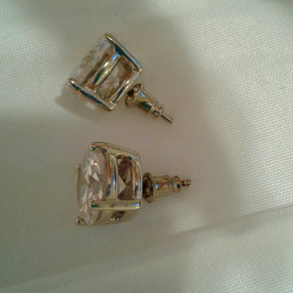 Earrings - Picture 4 of 4