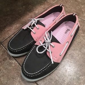Bass boat shoes