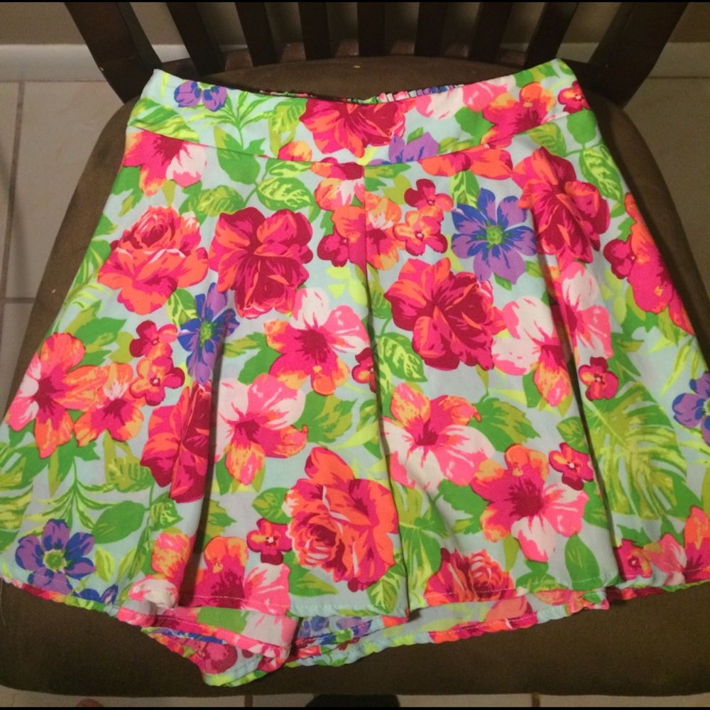NWOT Charlotte Russe shorts size small