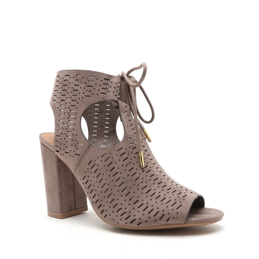 Heels - Picture 2 of 3