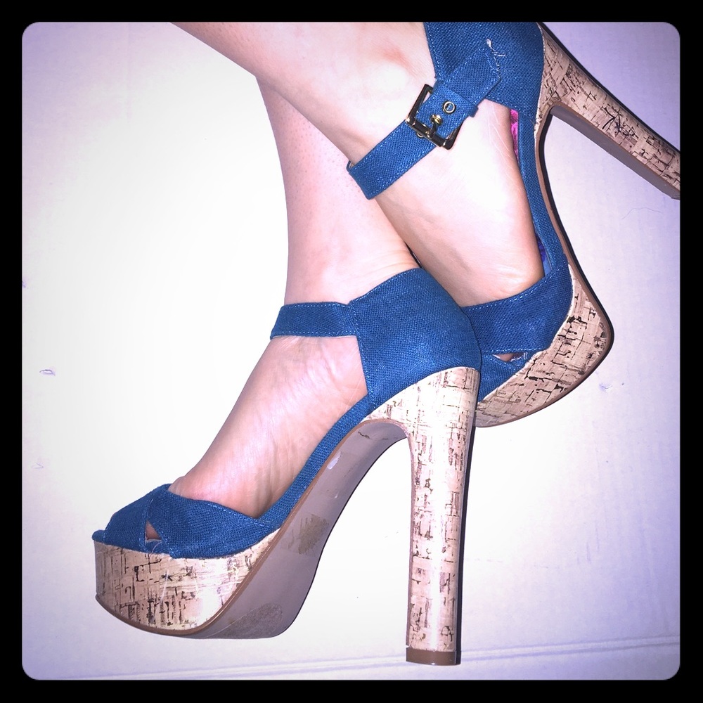 Qupid blue sandal high heels gold buckle size 7