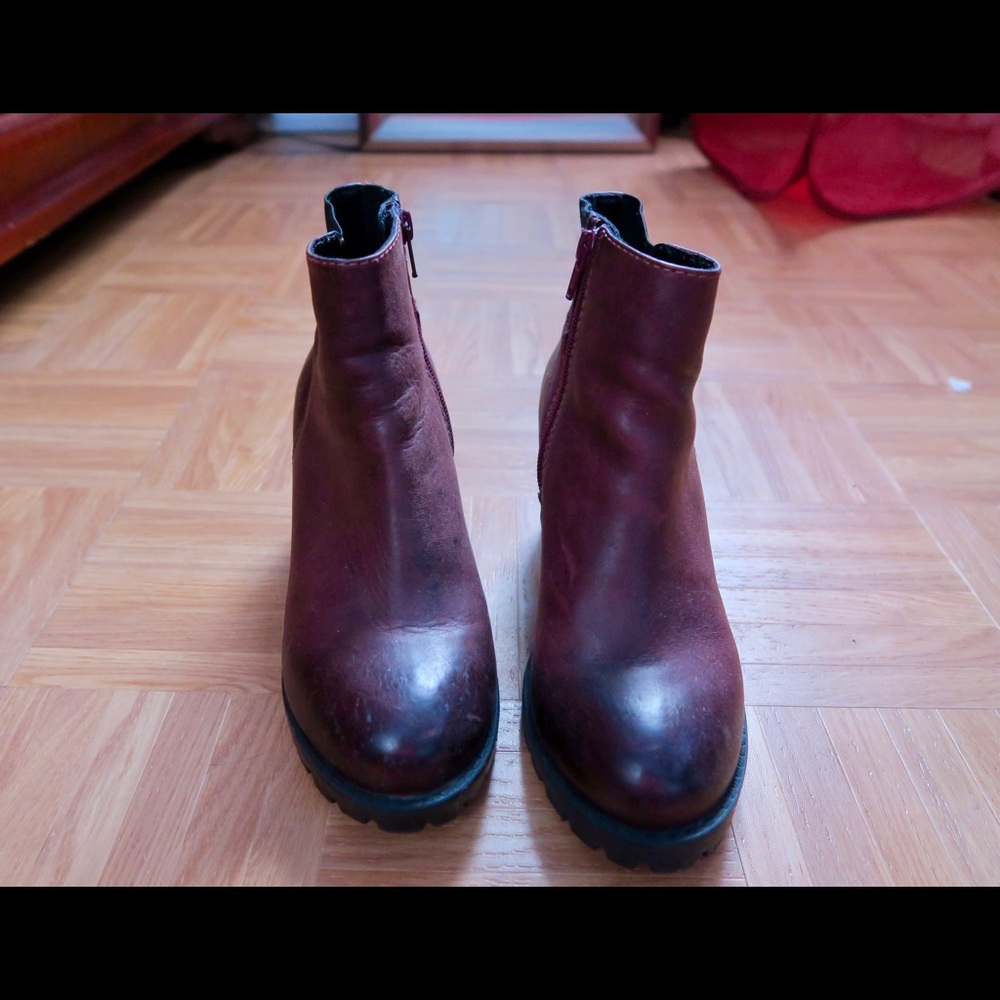 SOLD Steve Madden booties