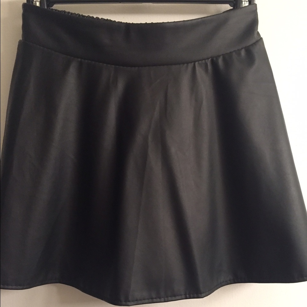 Black mini flare skirt. Small