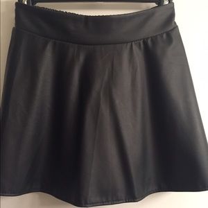 Black mini flare skirt. Small