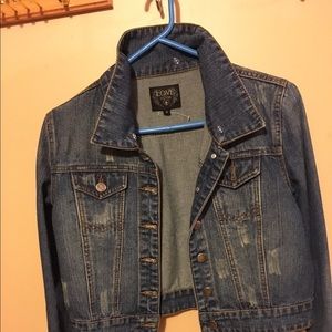 Cropped denim jacket