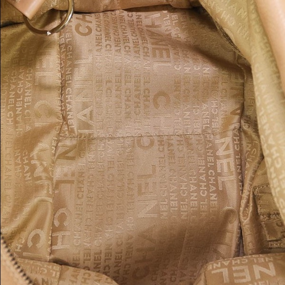 Chanel - Beige Square Stitch Caviar Leather Bag - Picture 3 of 4