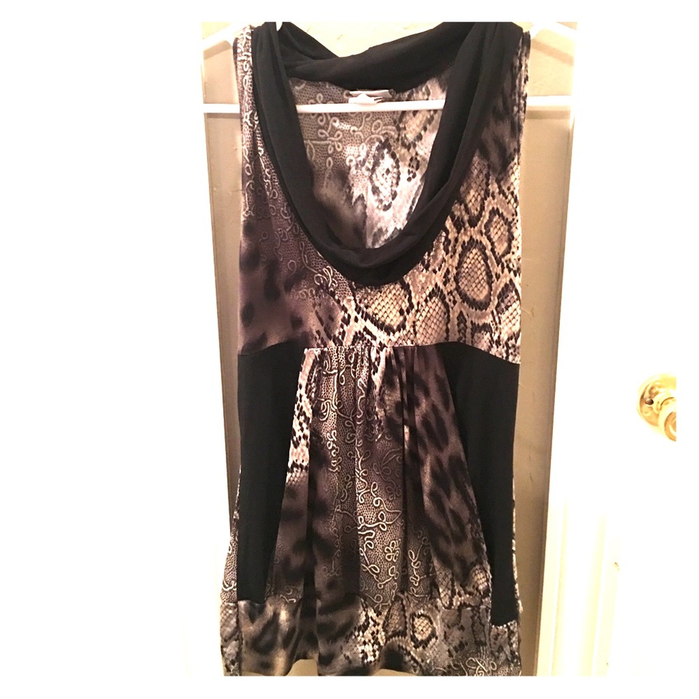 Day trip tank top by Buckle. Size small.