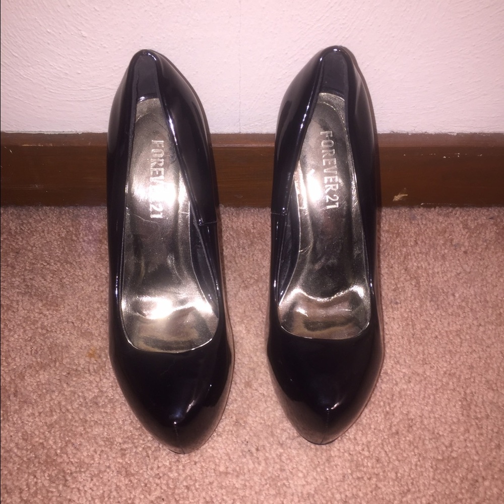 BLACK SEXXY HEELS FROM FOREVER21 💋👠