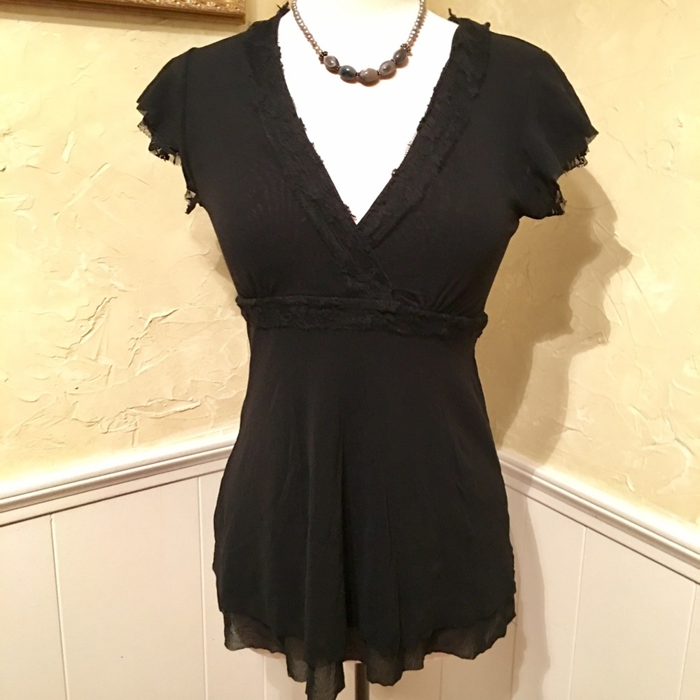 Baby doll, v-neck Sweet Pea shirt 👚