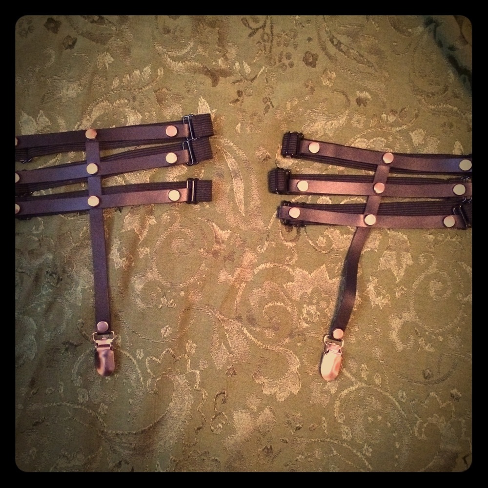 Strappy, slide-on garters