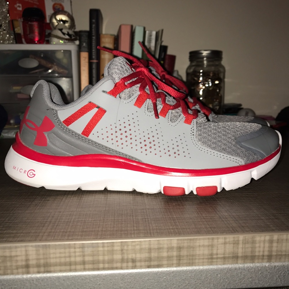 Under Armor tennis shoes