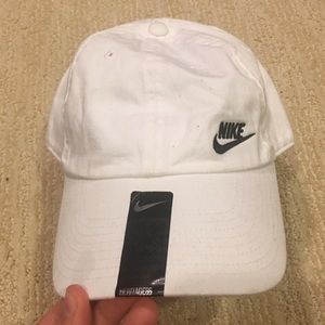 NWT WHITE NIKE HAT