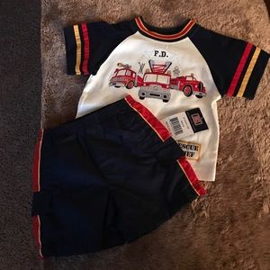 Boys 2 piece short set size 2T NWT