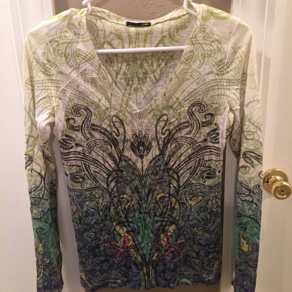 Long sleeve shirt with adorable design. Size S.