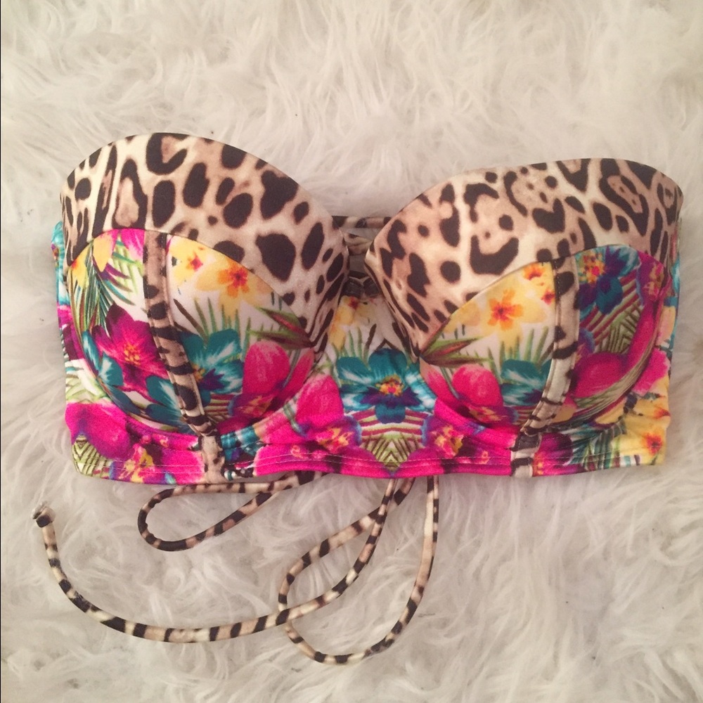 NEVER WORN VICTORIAS SECRET BATHING SUIT TOP ❤️