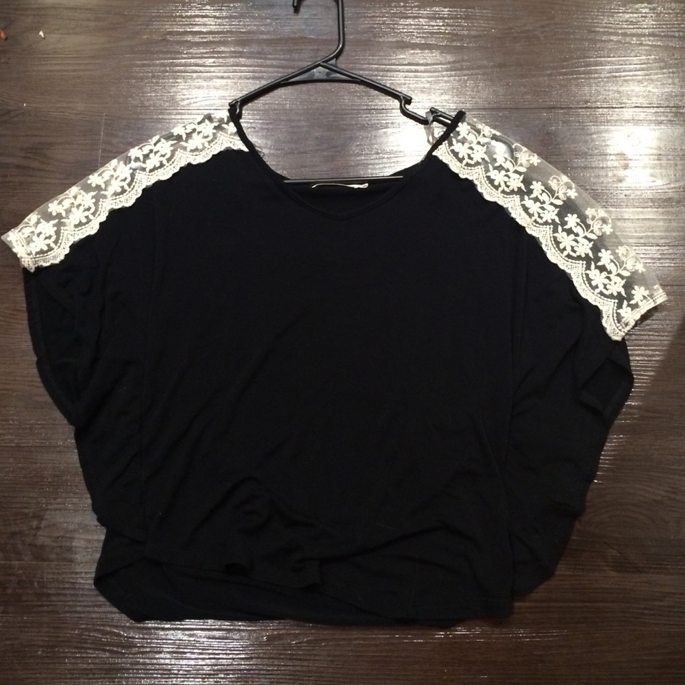 Short lace sleeve blouse