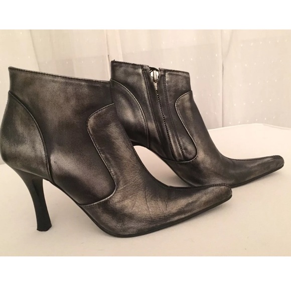 ***SOLD ELSEWHERE*** STEVE MADDEN "LYMLITE" BOOTS - Picture 2 of 6