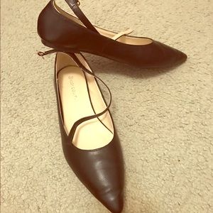 US size 10 pointed toe flats