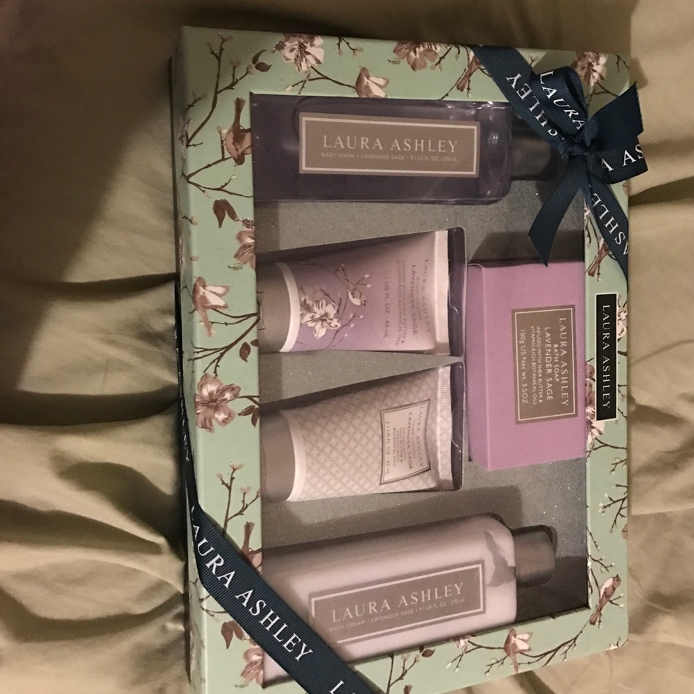 Laura Ashley Body set
