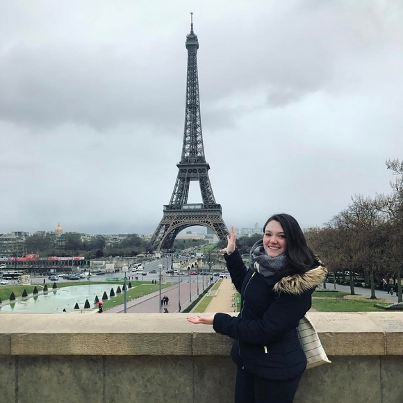 Meet your Posher, Danielle - Picture 2 of 2