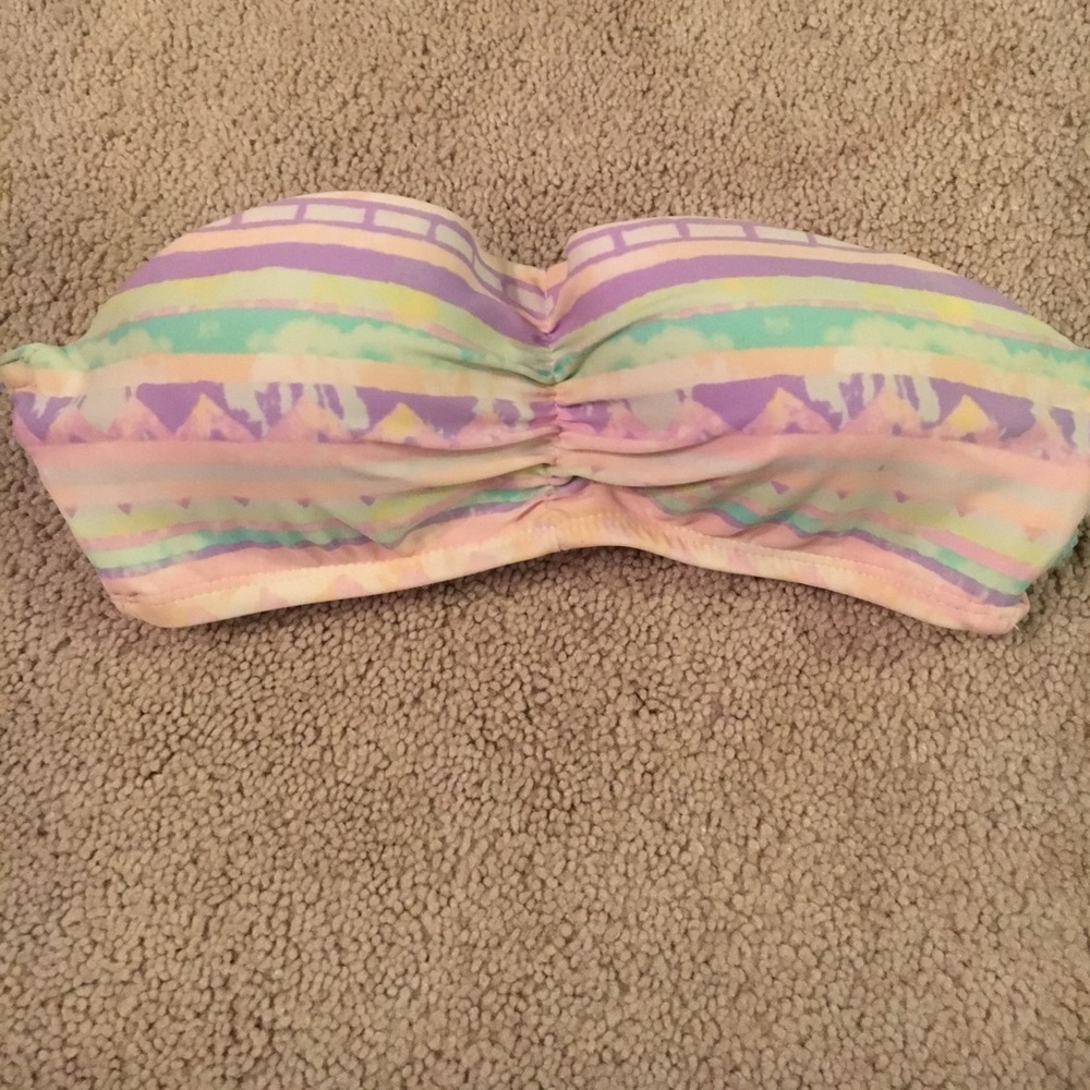 XS strapless bathing suit top. Super cute!!