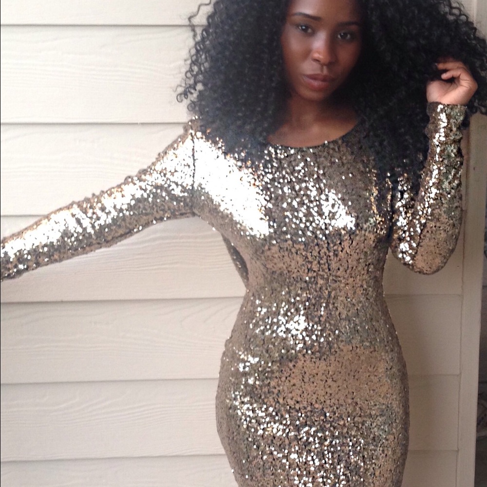 Gorgeous sequined backless party dress