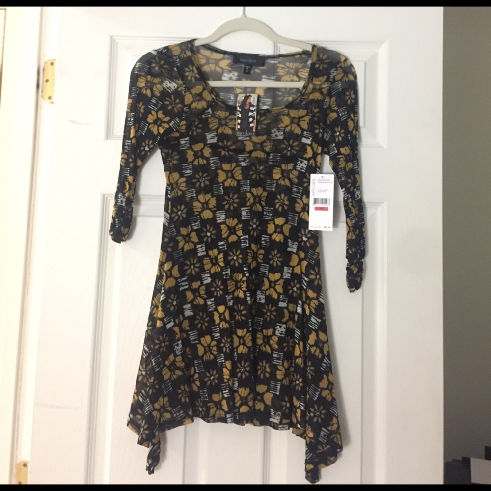 New Karen Kane Floral Top