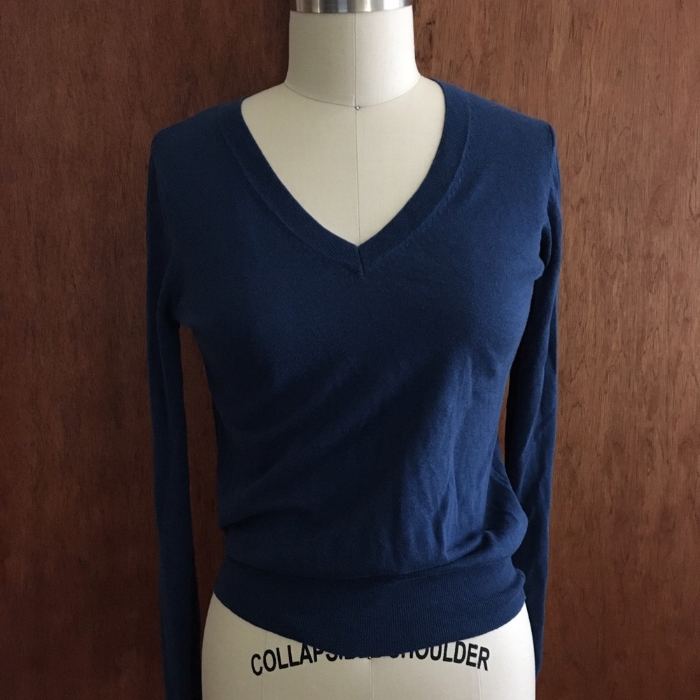 Sapphire blue v-neck Pullover sweater