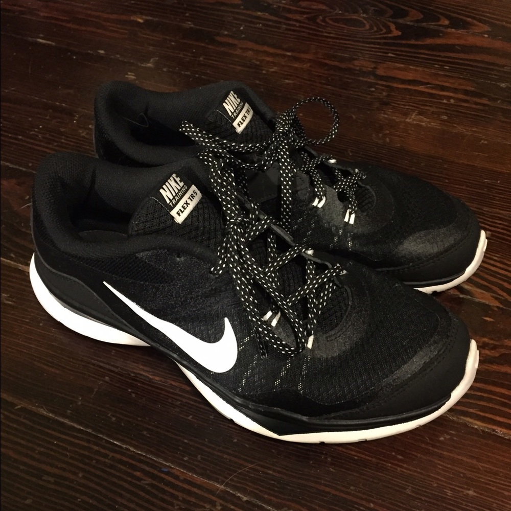 Nike Flex TR 5 athletic shoes