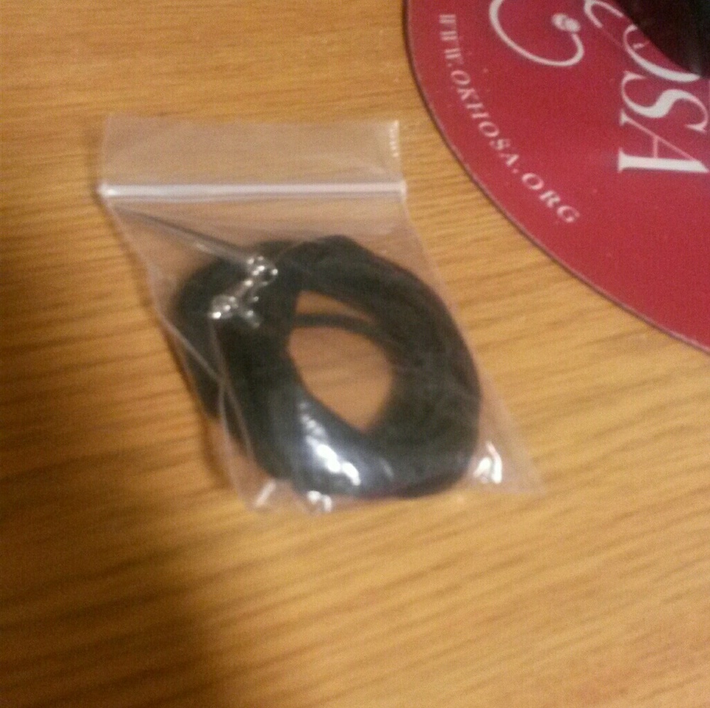 NWOT Black Leather Choker w spike tips