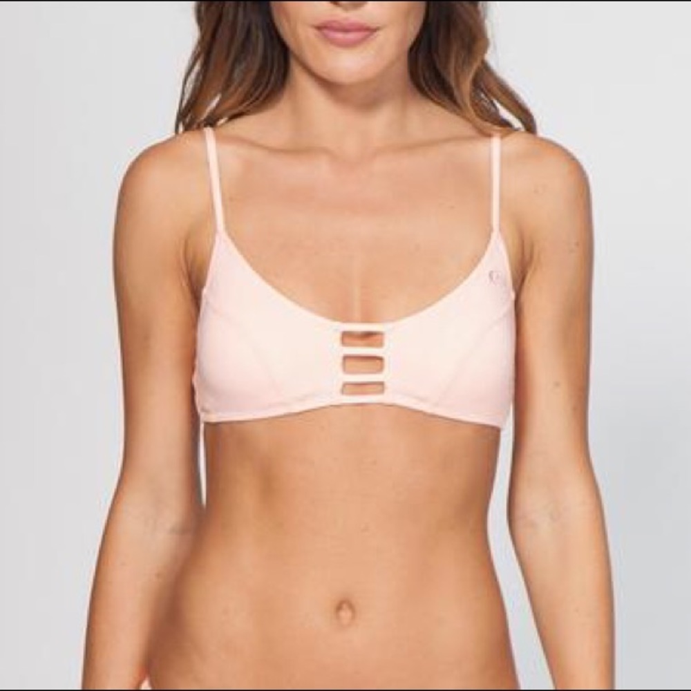 🍑NWT Peach Rip Curl Bikini Top🍑