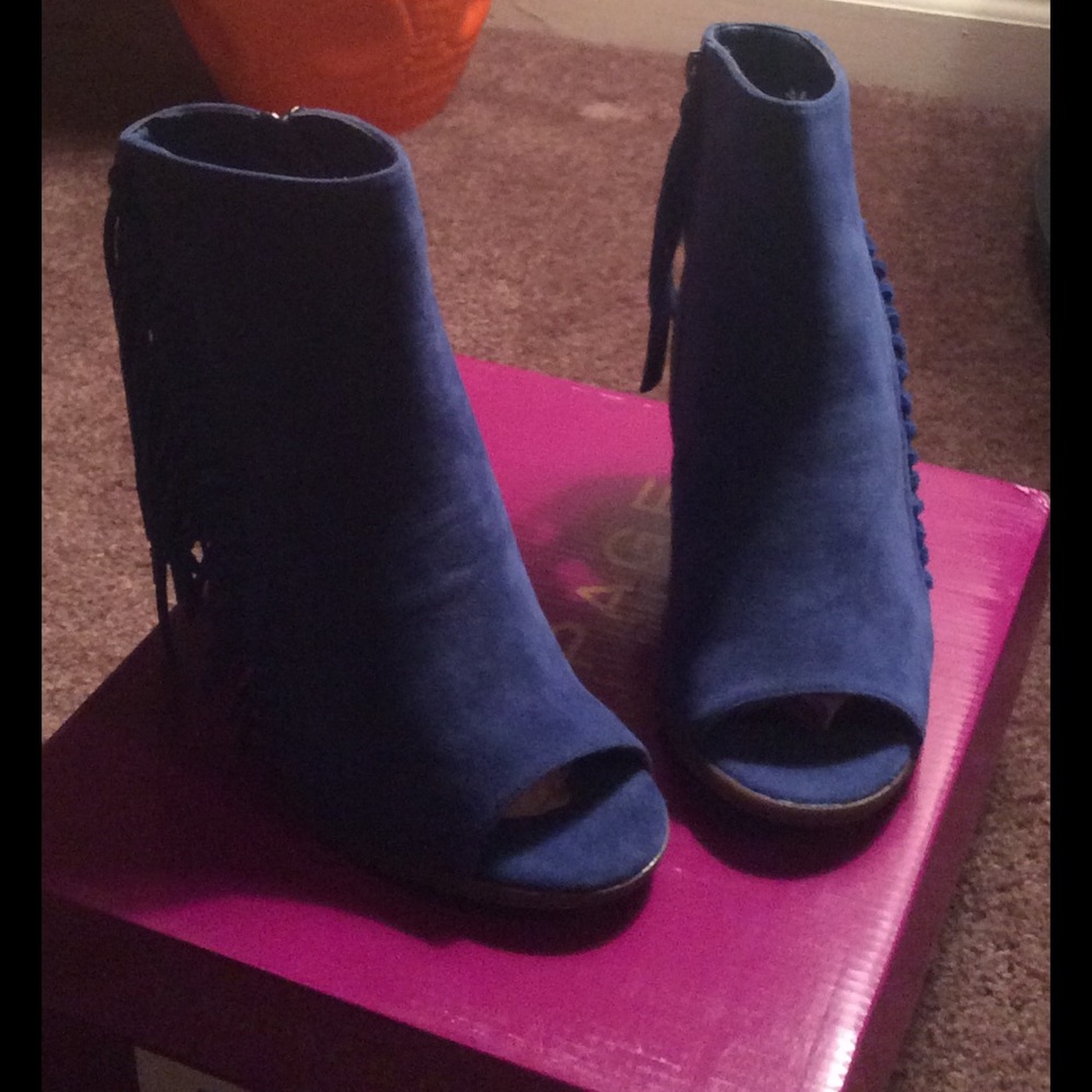 FREE‼️SHIPPING‼️30MINUTES ONLY‼️RARE BLUE VELVET🌹