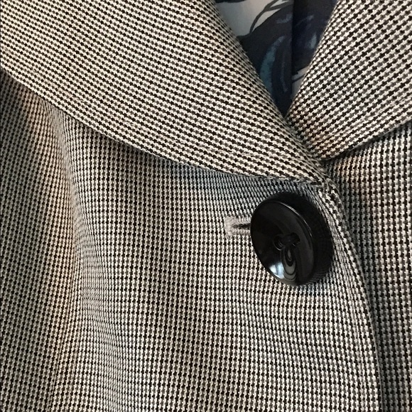 Smart checked short jacket with skirt - Picture 2 of 4