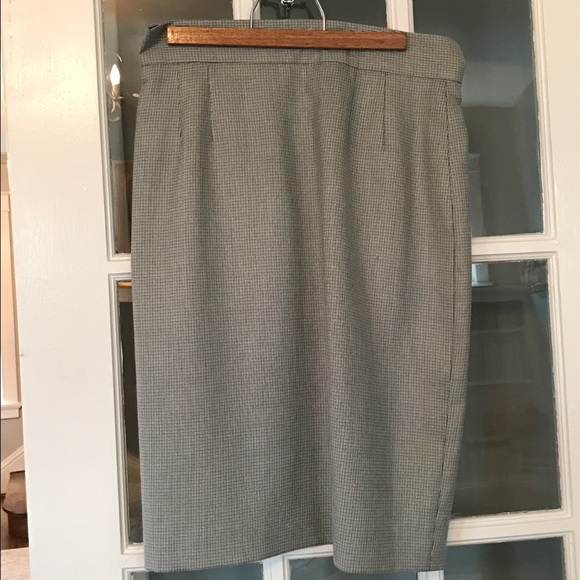 Smart checked short jacket with skirt - Picture 3 of 4