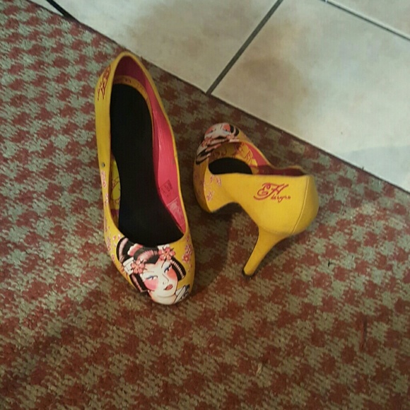 Shoes - Picture 3 of 3