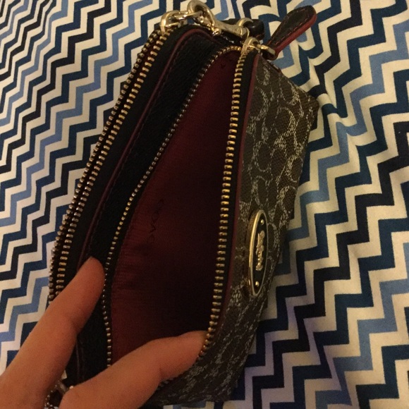 Coach wristlet [CLOSET CLEAROUT] - Picture 3 of 3