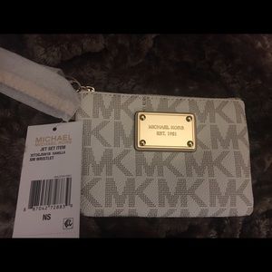 💕Michael Kors wristlet BRAND NEW WITH TAGS 💕