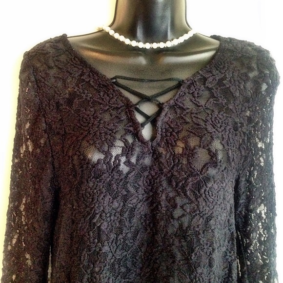 Romeo & Juliet Couture Floral Pattern Top - Picture 3 of 6