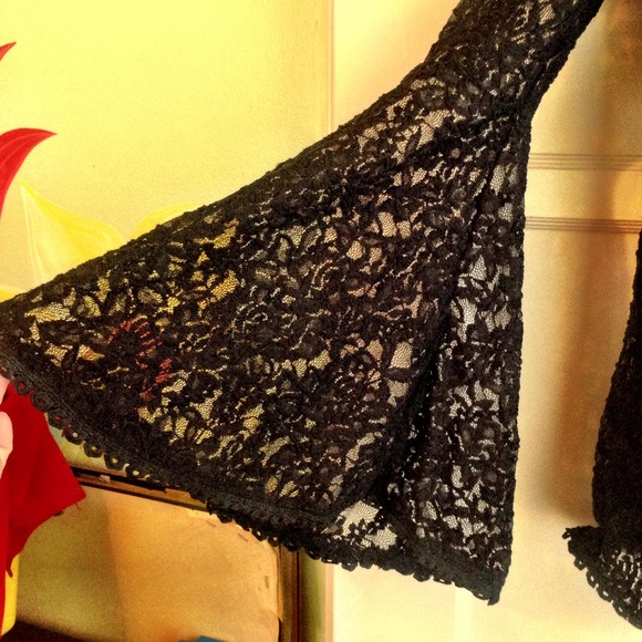 Romeo & Juliet Couture Floral Pattern Top - Picture 4 of 6