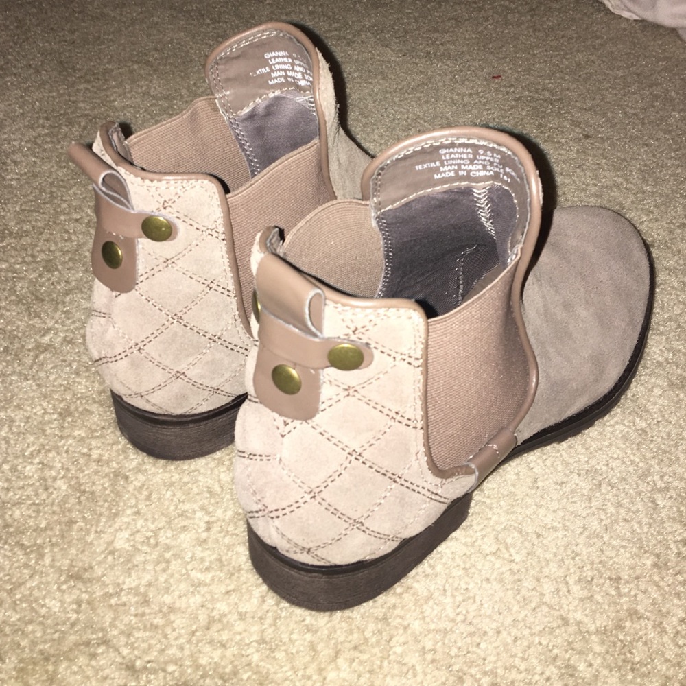 Steve Madden brown booties