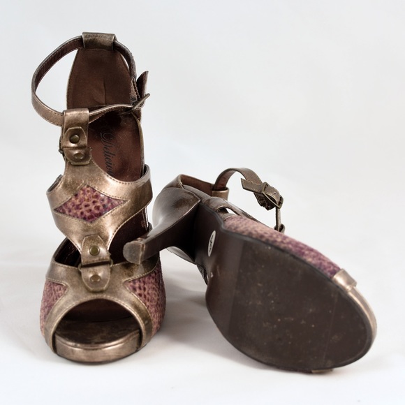 Stylish Snakeskin and Bronze Open Toe Heels - Picture 3 of 4