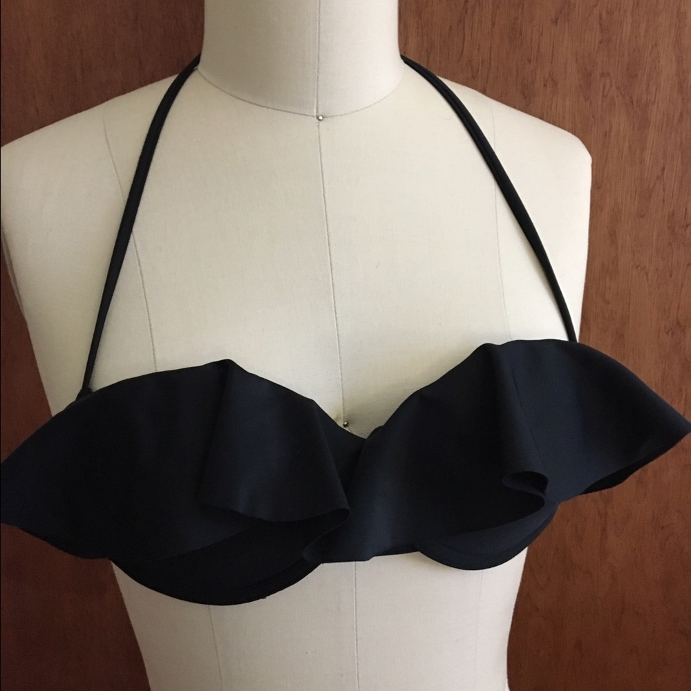 *DONATING TODAY 1/5/19* Halter Ruffle bikini top