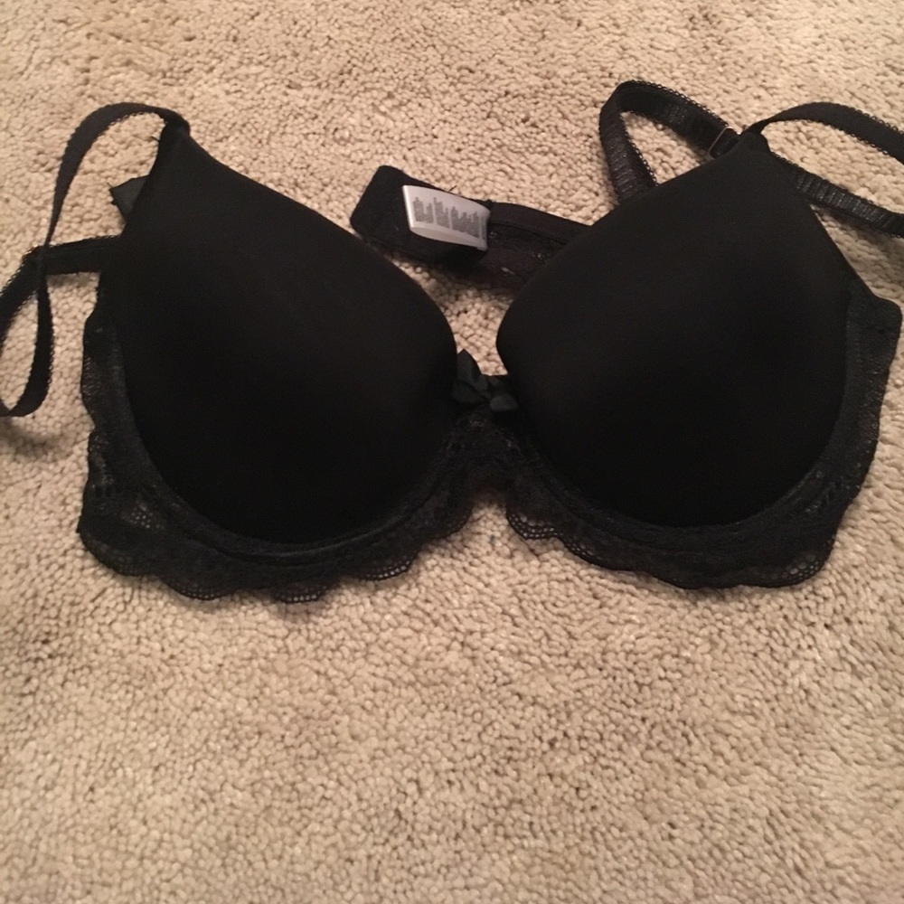 NWOT black lace bra. 34B.