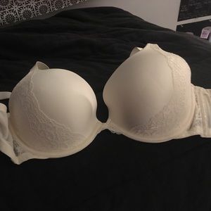 White/ Ivory Lacey JC Penny Ambrielle Bra 38DD