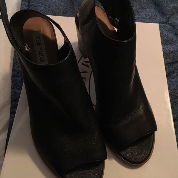 Steve Madden Black soft Leather peep toe heels - Picture 2 of 5